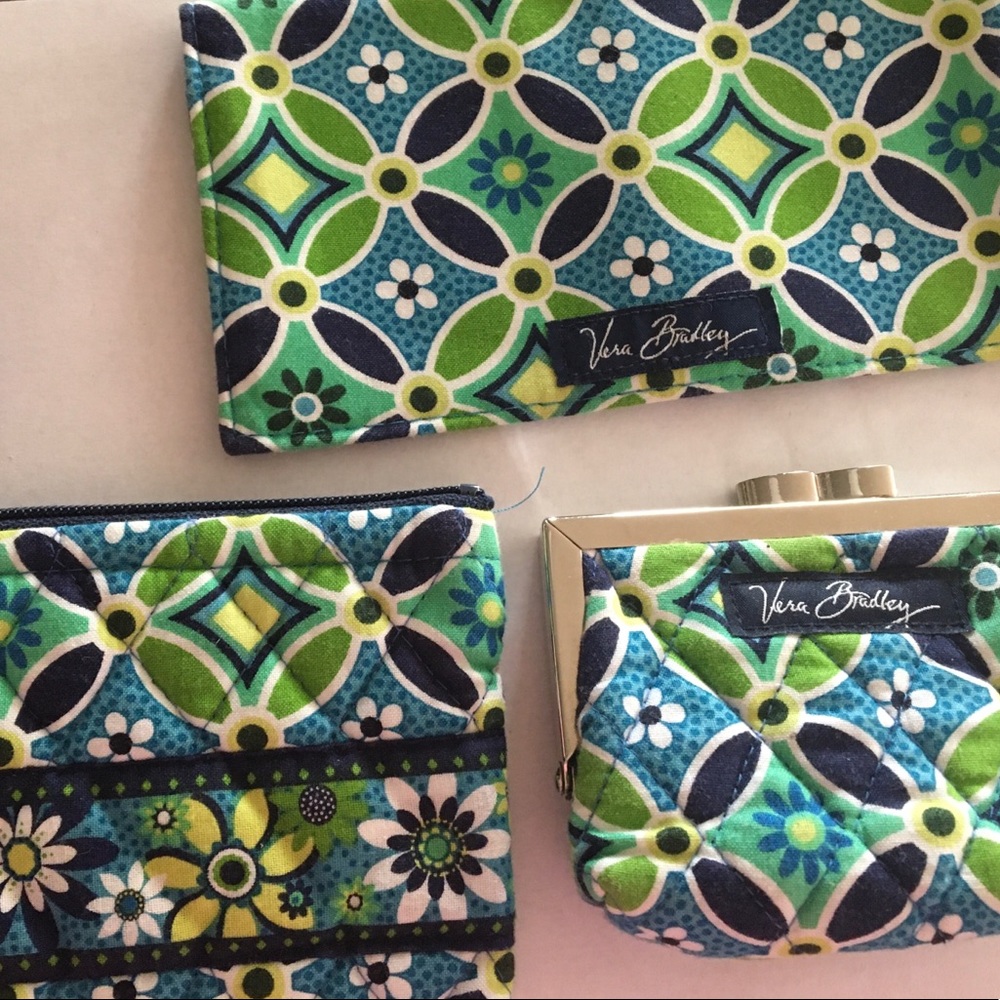 Vera Bradley purse accessories in Daisy Daisy